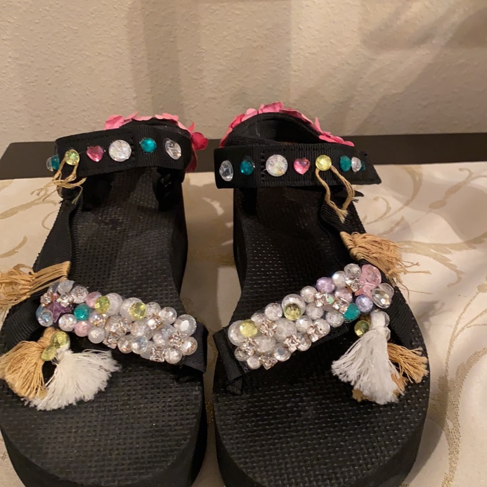 Teva black & Beaded sandal sample NWOT